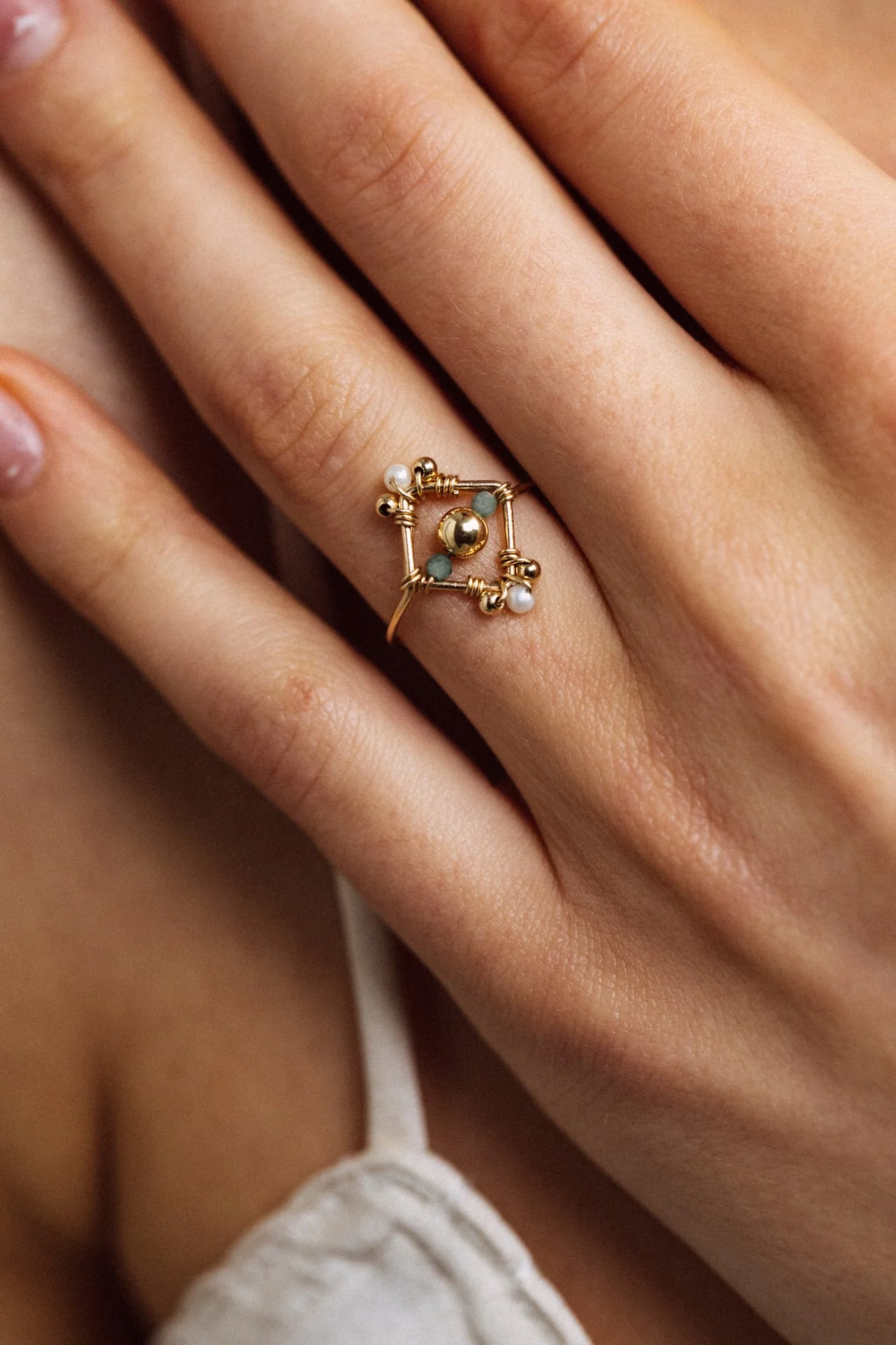 Bague Thalia - Perle de culture et Émeraude - Image 2