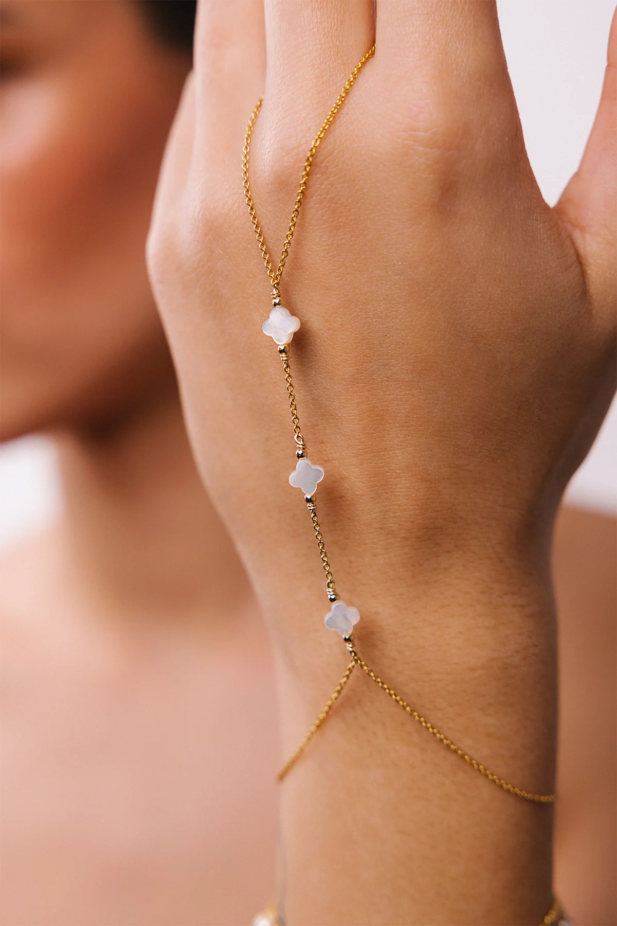 Bijou de main Swan - Nacre - Image 3